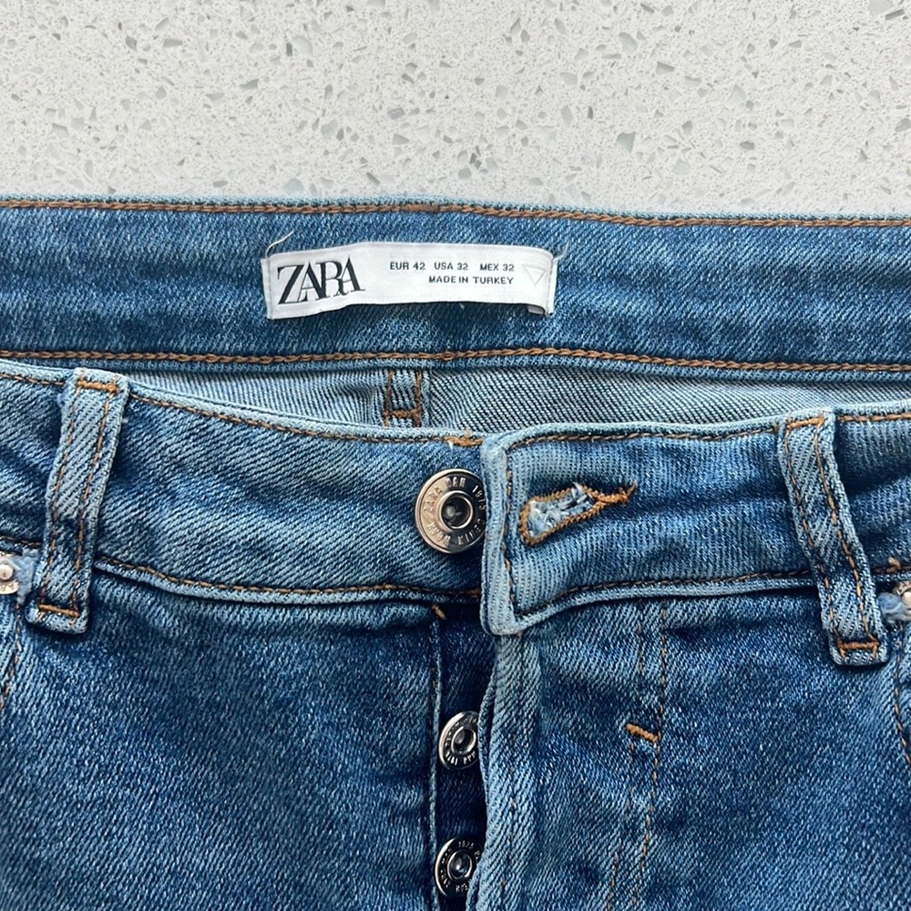 Zara Ripped Jeans - Picture 2 of 5